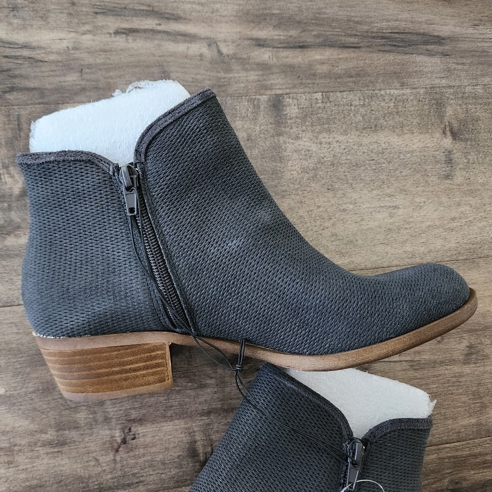 Kensie Gerona Perforated Suede Ankle Booties Dark Gray Women's 8.5 NEW - Picture 8 of 16